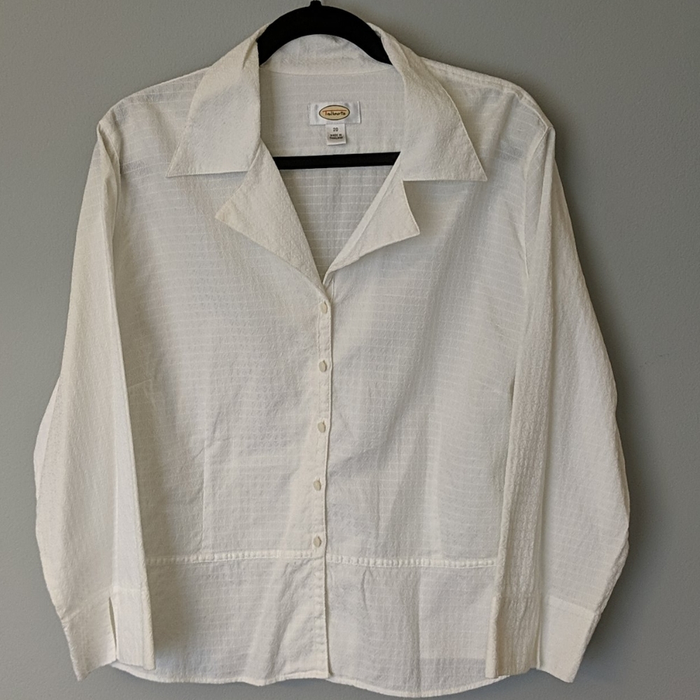 Linen white button down blouse with great details!